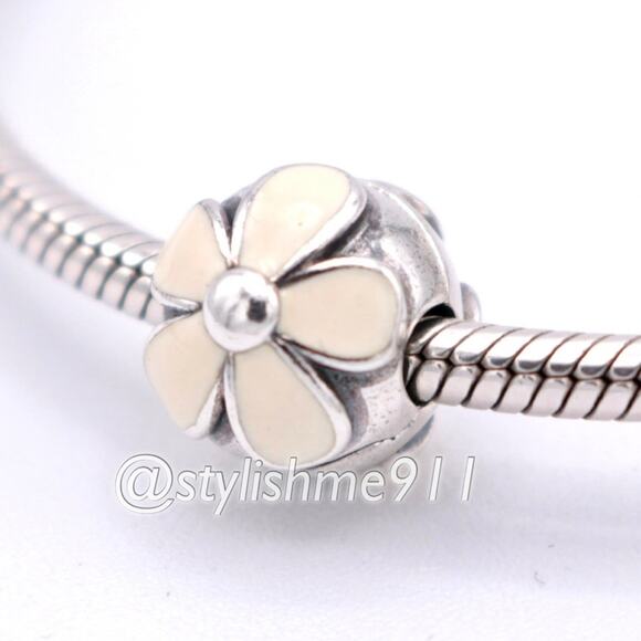 Authentic PANDORA Darling Daisies Clip with White Enamel - 791259EN12 - Picture 3 of 14